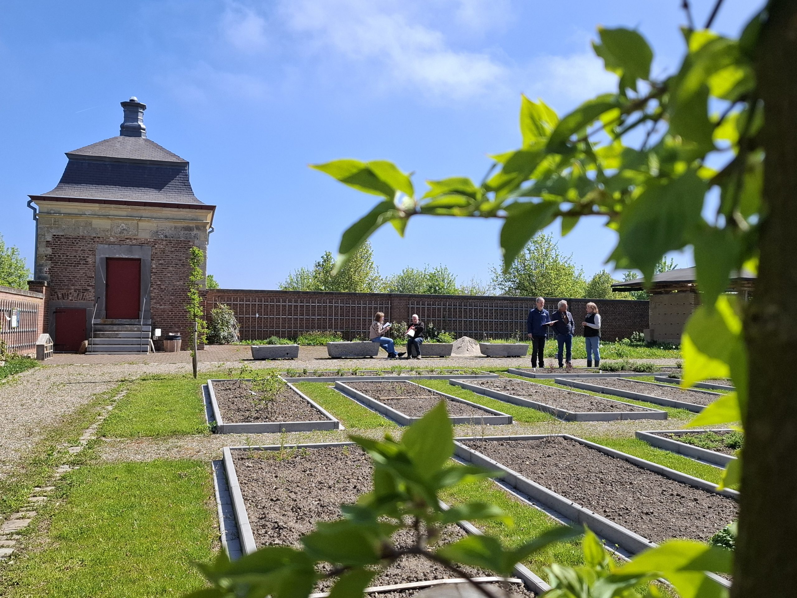 Instructiedag onderhoud historische kloostertuin Zusters Karmelietessen (Sittard)